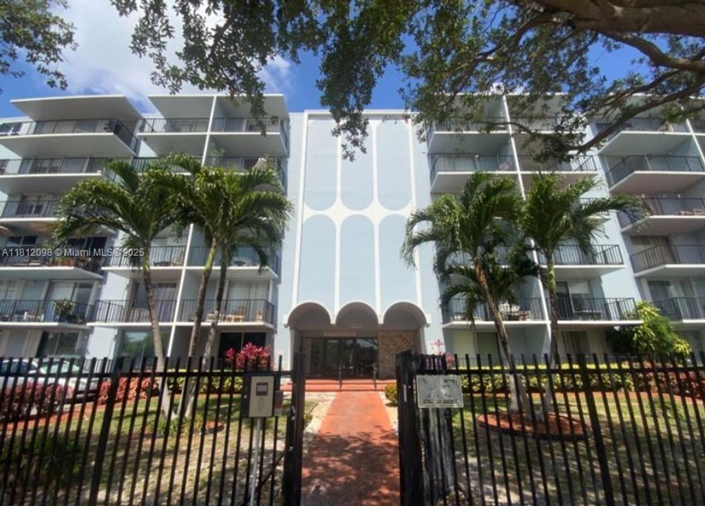 12500 NE 15th Ave 402, North Miami, FL 33161