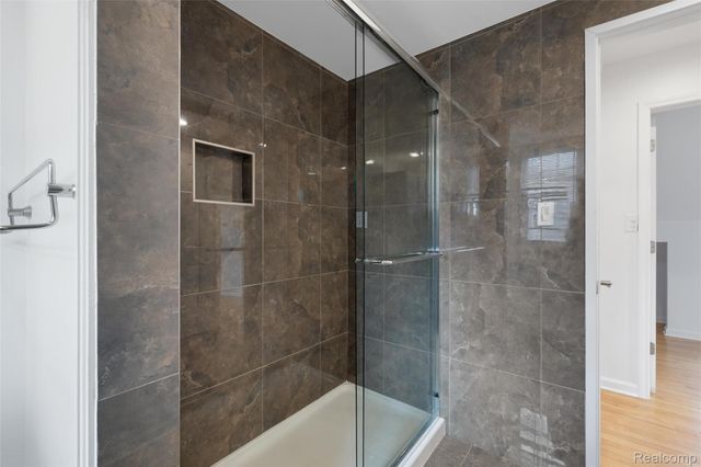 1077 Iroquois Street, Detroit, MI 48214