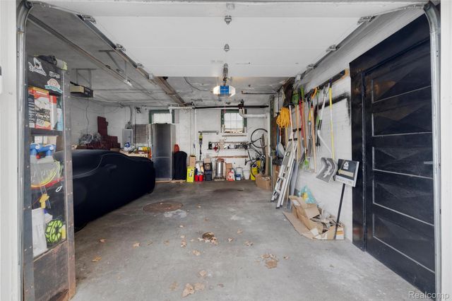 1077 Iroquois Street, Detroit, MI 48214