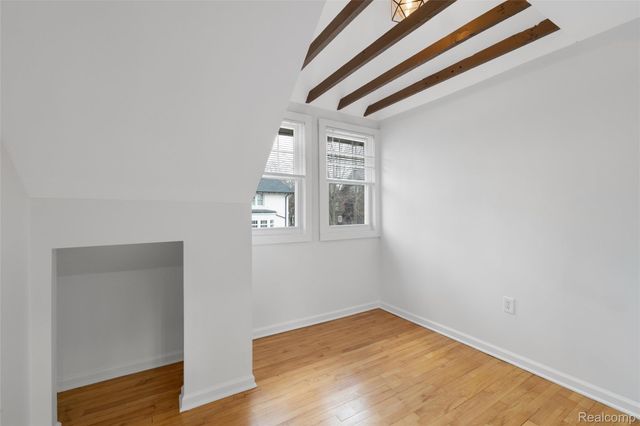 1077 Iroquois Street, Detroit, MI 48214