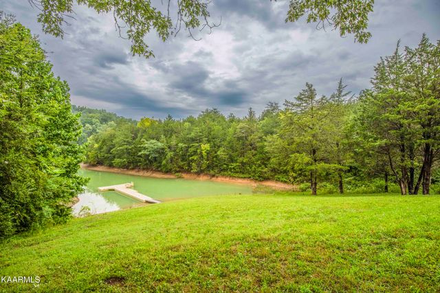 2499 Jim Henry Rd, Dandridge, TN 37725