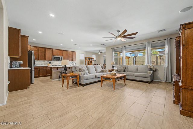 17340 W GAMBIT Trail, Surprise, AZ 85387
