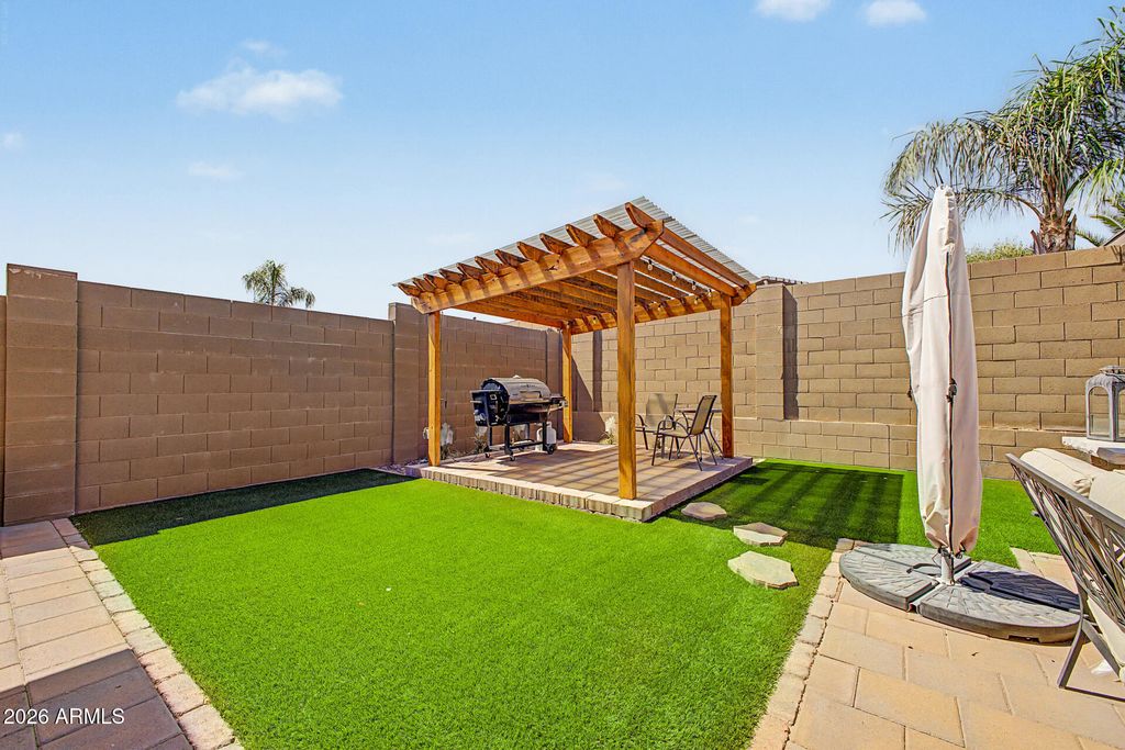 Image 29 of property listing at 17340 W GAMBIT Trail, Surprise, AZ 85387