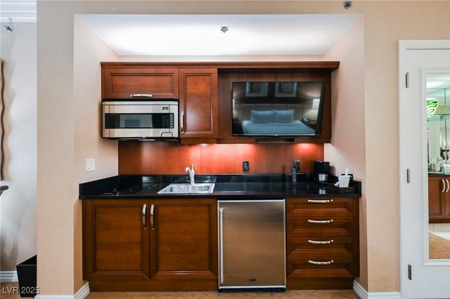 125 East HARMON Avenue 1405, Las Vegas, NV 89109