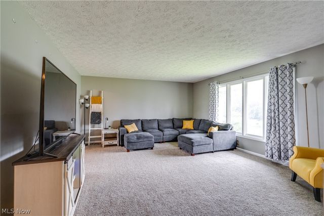 7363 Paxton Street NE, Canton, OH 44721