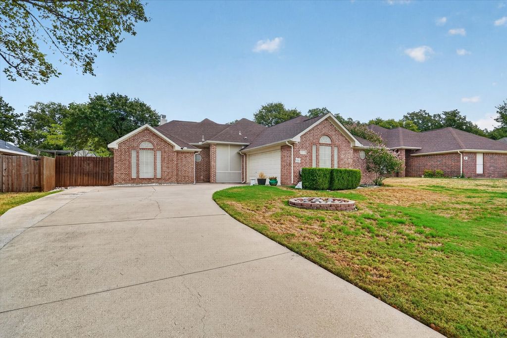 816 Linda Drive, Joshua, TX 76058 — exterior