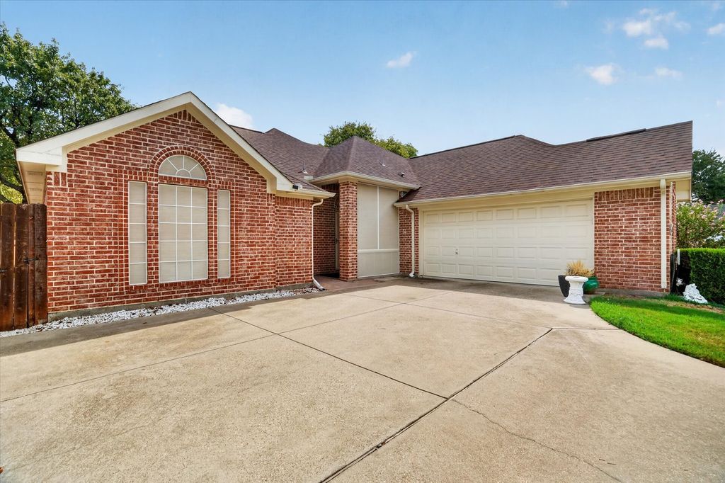 816 Linda Drive, Joshua, TX 76058 — photo 2