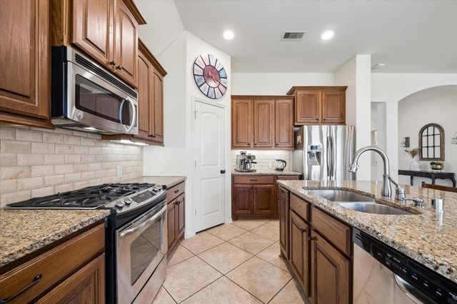 2803 Field Hollow Drive, Pearland, TX 77584