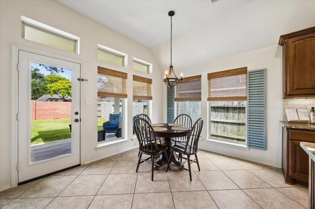 2803 Field Hollow Drive, Pearland, TX 77584