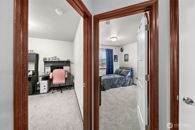 420 Kansas Loop, East Wenatchee, WA 98802