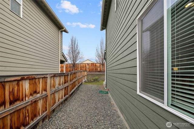 420 Kansas Loop, East Wenatchee, WA 98802