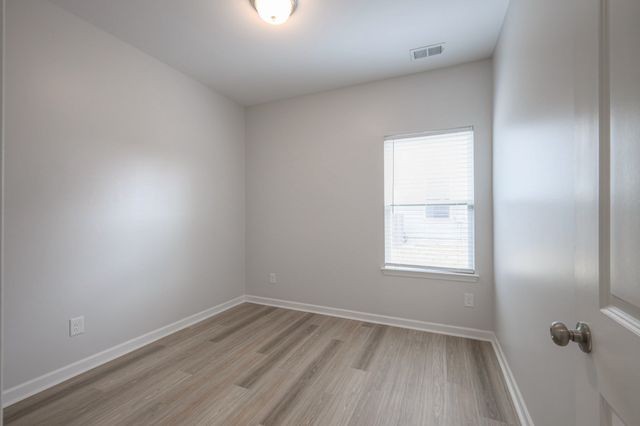 930 Millstream Dr, Nashville, TN 37218