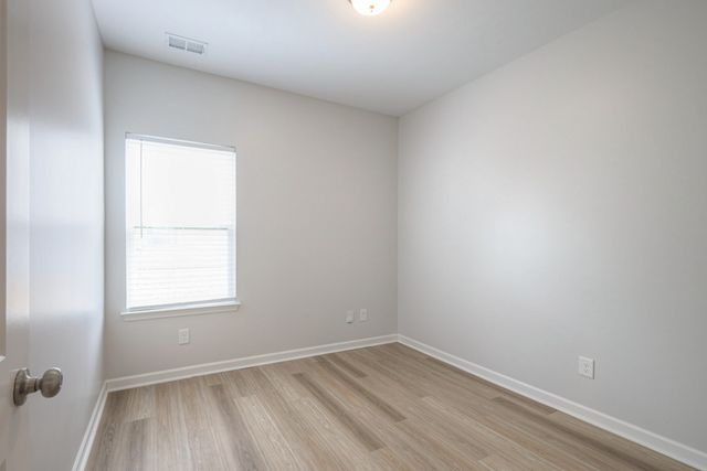 930 Millstream Dr, Nashville, TN 37218