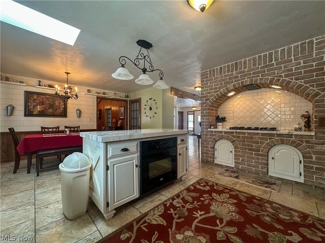 5516 Benton Lane, Brookfield, OH 44403