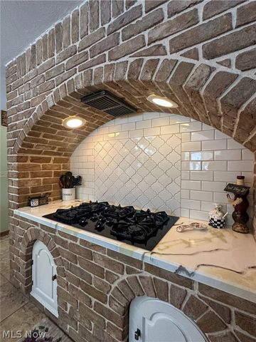 5516 Benton Lane, Brookfield, OH 44403