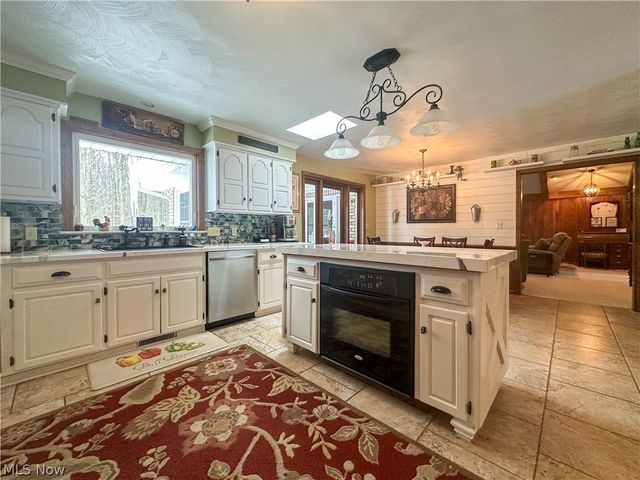 5516 Benton Lane, Brookfield, OH 44403