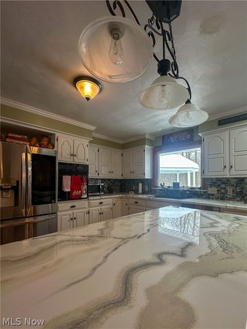 5516 Benton Lane, Brookfield, OH 44403