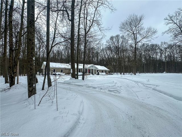 5516 Benton Lane, Brookfield, OH 44403