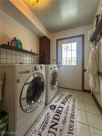 5516 Benton Lane, Brookfield, OH 44403