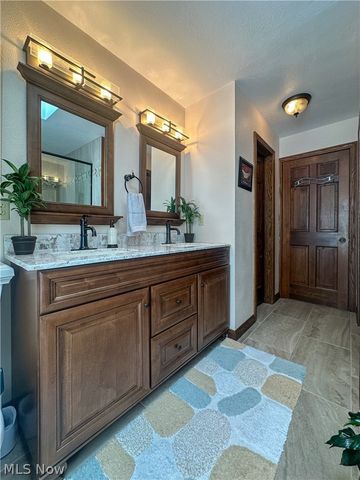 5516 Benton Lane, Brookfield, OH 44403