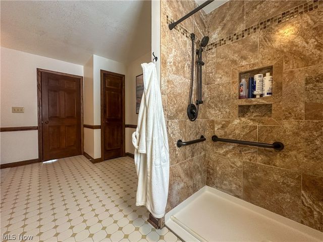 5516 Benton Lane, Brookfield, OH 44403