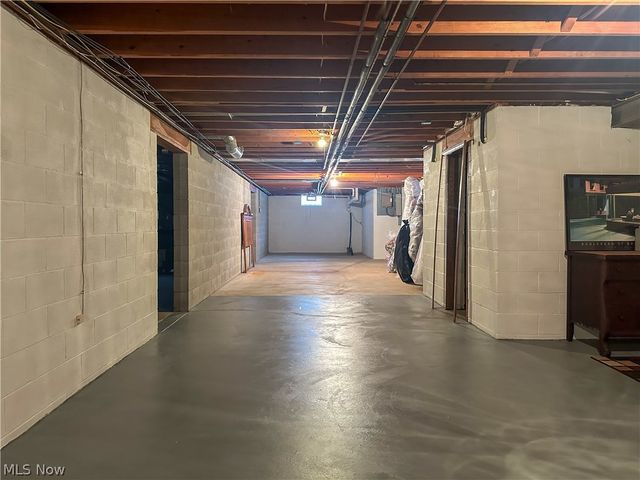 5516 Benton Lane, Brookfield, OH 44403