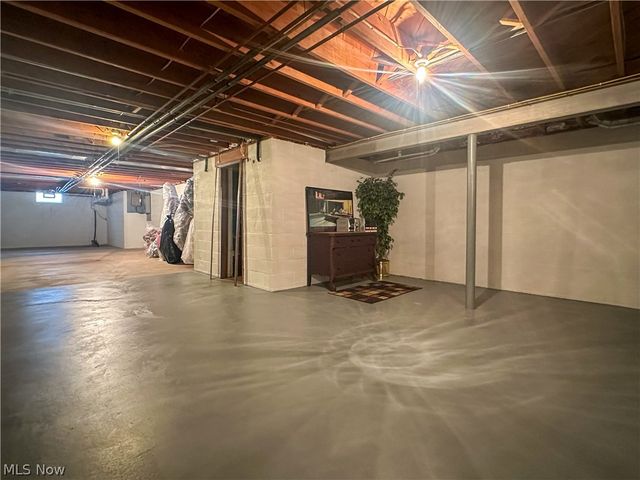 5516 Benton Lane, Brookfield, OH 44403