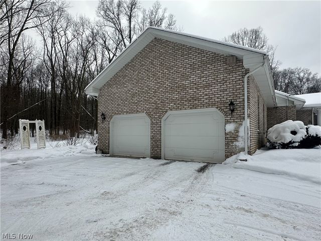 5516 Benton Lane, Brookfield, OH 44403