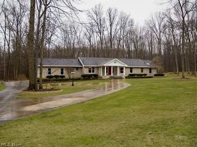 5516 Benton Lane, Brookfield, OH 44403