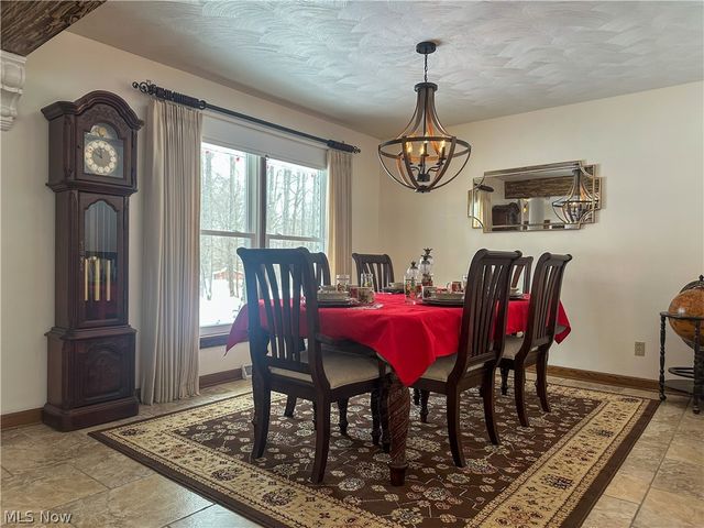 5516 Benton Lane, Brookfield, OH 44403