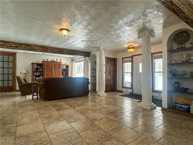 5516 Benton Lane, Brookfield, OH 44403