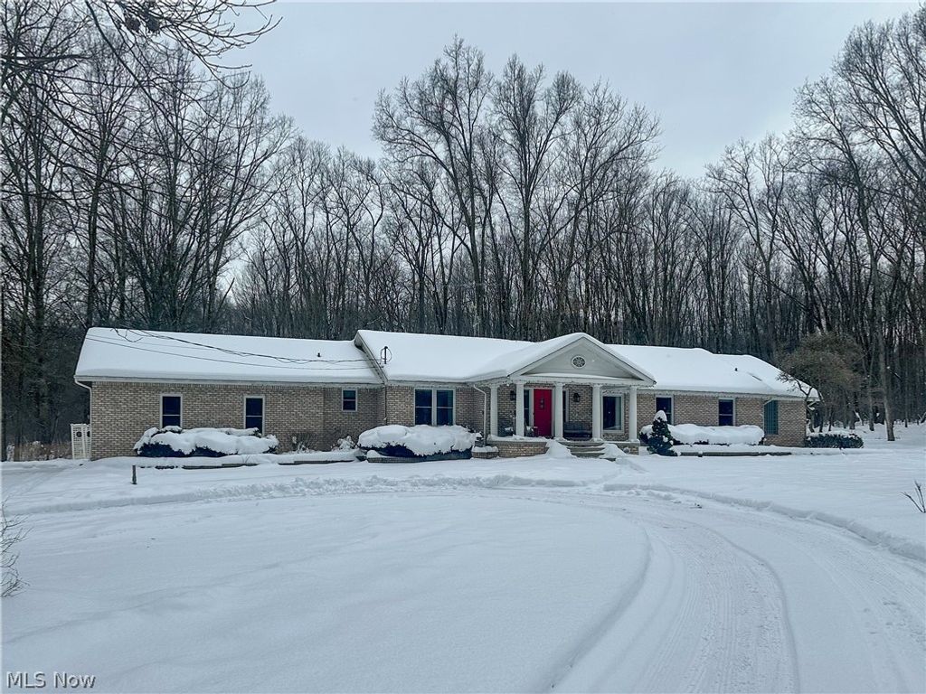 5516 Benton Lane, Brookfield, OH 44403