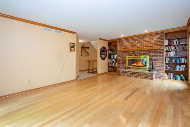 25047 W Palmer Court, Antioch, IL 60002