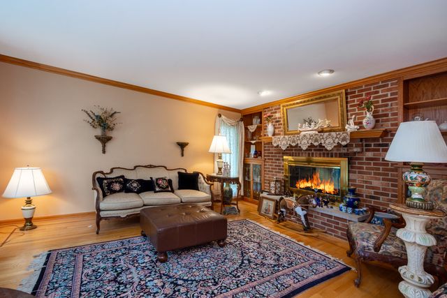 25047 W Palmer Court, Antioch, IL 60002