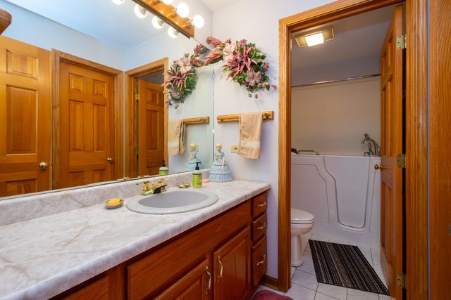 25047 W Palmer Court, Antioch, IL 60002