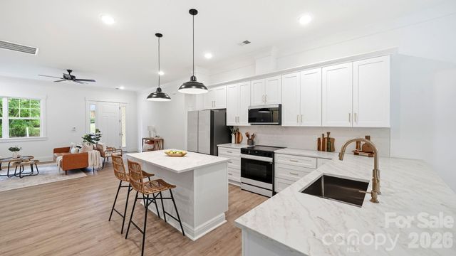 825 Breezewood Drive, Charlotte, NC 28262