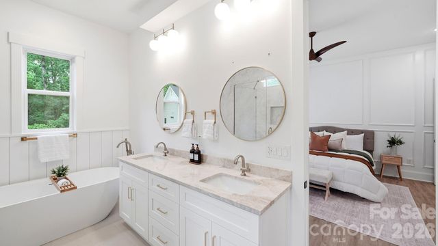825 Breezewood Drive, Charlotte, NC 28262