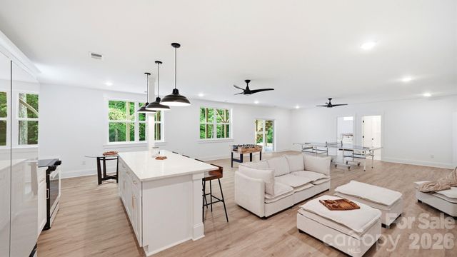 825 Breezewood Drive, Charlotte, NC 28262