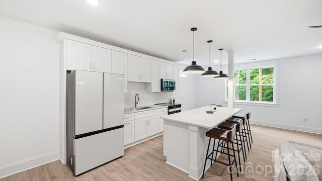 825 Breezewood Drive, Charlotte, NC 28262