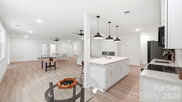 825 Breezewood Drive, Charlotte, NC 28262