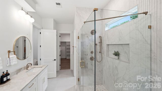825 Breezewood Drive, Charlotte, NC 28262