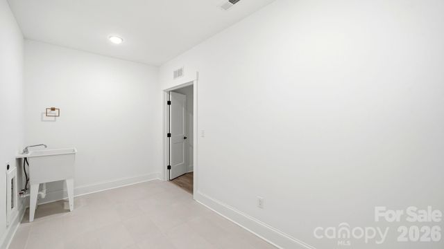 825 Breezewood Drive, Charlotte, NC 28262