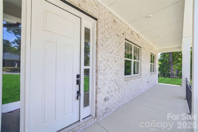 825 Breezewood Drive, Charlotte, NC 28262