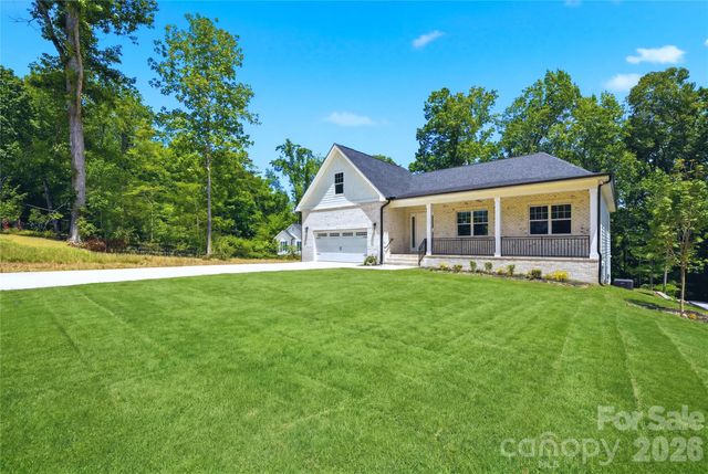 825 Breezewood Drive, Charlotte, NC 28262