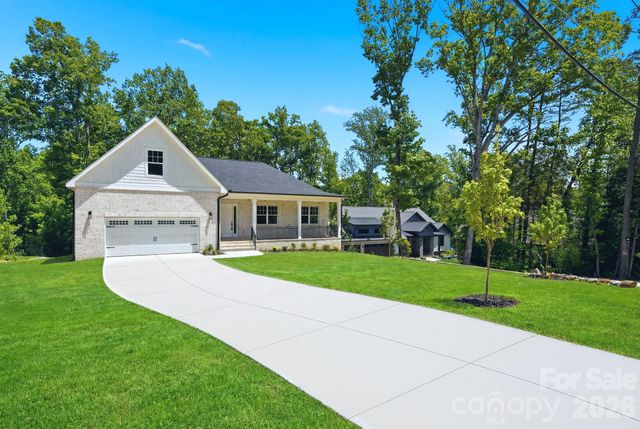 825 Breezewood Drive, Charlotte, NC 28262