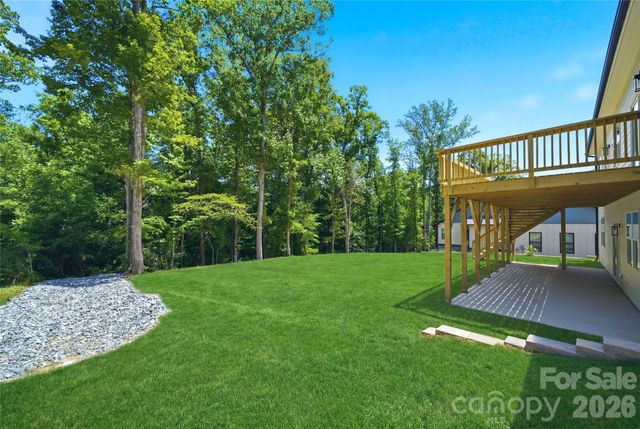 825 Breezewood Drive, Charlotte, NC 28262