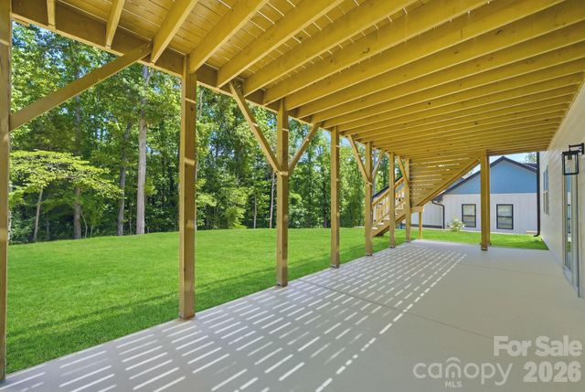 825 Breezewood Drive, Charlotte, NC 28262