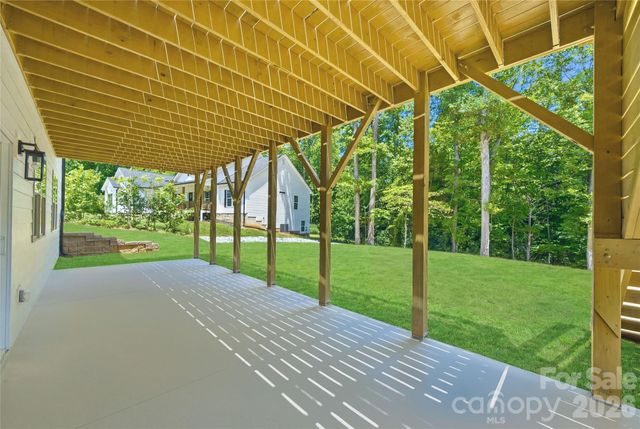 825 Breezewood Drive, Charlotte, NC 28262