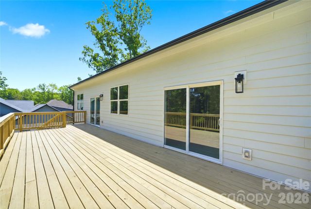 825 Breezewood Drive, Charlotte, NC 28262
