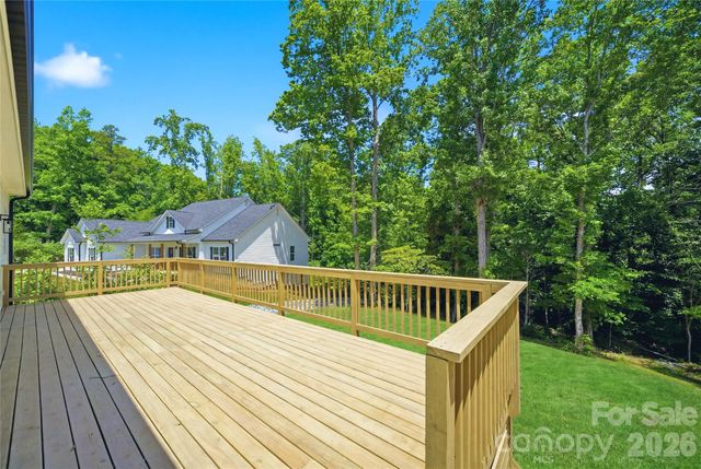 825 Breezewood Drive, Charlotte, NC 28262